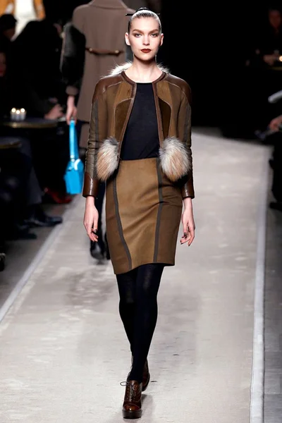 Look 28